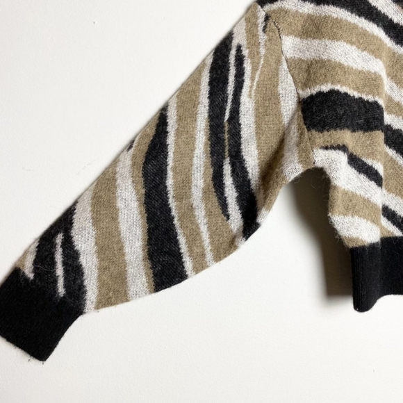 & Other Stories Cropped Zebra Print Wool/Alpaca Blend Sweater - Picture 2 of 5